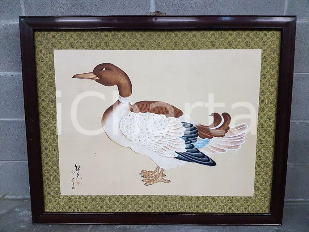 1975 CINA VINTAGE Anatra su fondo beige - quadro 82 x 102 cm Dipinto a tempera, passepartout in tessuto, cornice in legno.Dimensioni:  cm 82 x cm 102Condizioni: GOOD (cornice leggermente graffiata)OGQ-0022ICHARTA SRL mette in vendita la propria collezione di arredi e oggetti di modernariato realizzati tra il 1960 ed il 1990 circa rivenienti da primari negozi specializzati (oggi cessati) di Milano, Berlino, Miami e Hong Kong. Si tratta di un'ottima occasione di investimento per gli appassionati e collezionisti del settore.  originale e autentica 1