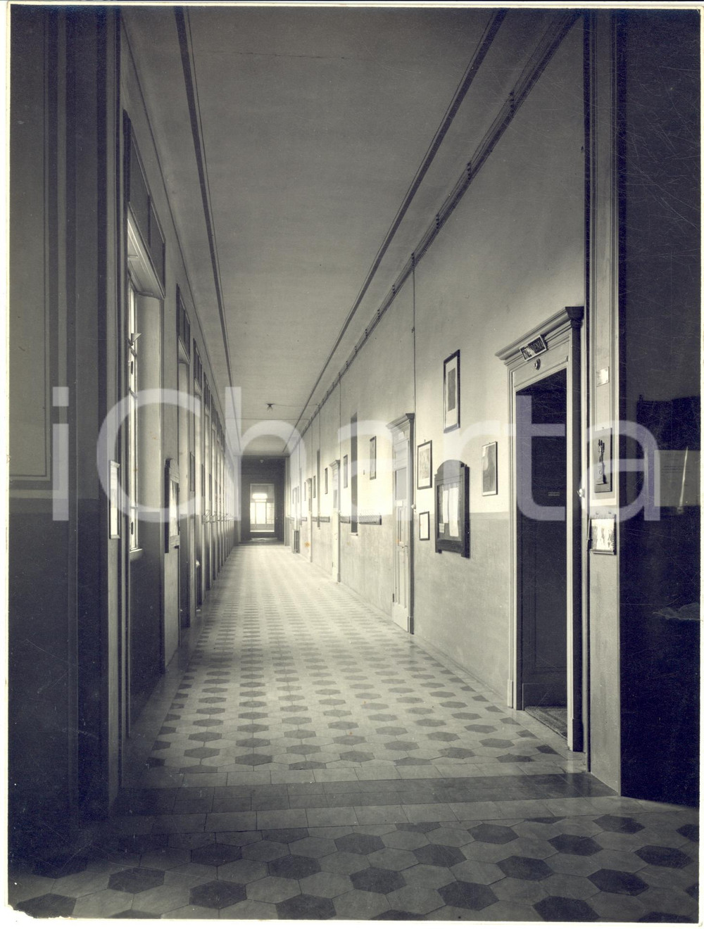 Fotografia d epoca originale 1955 ca LEGNANO Interno di edificio scolastico  Foto ARTISTICA 18x24 cm 1