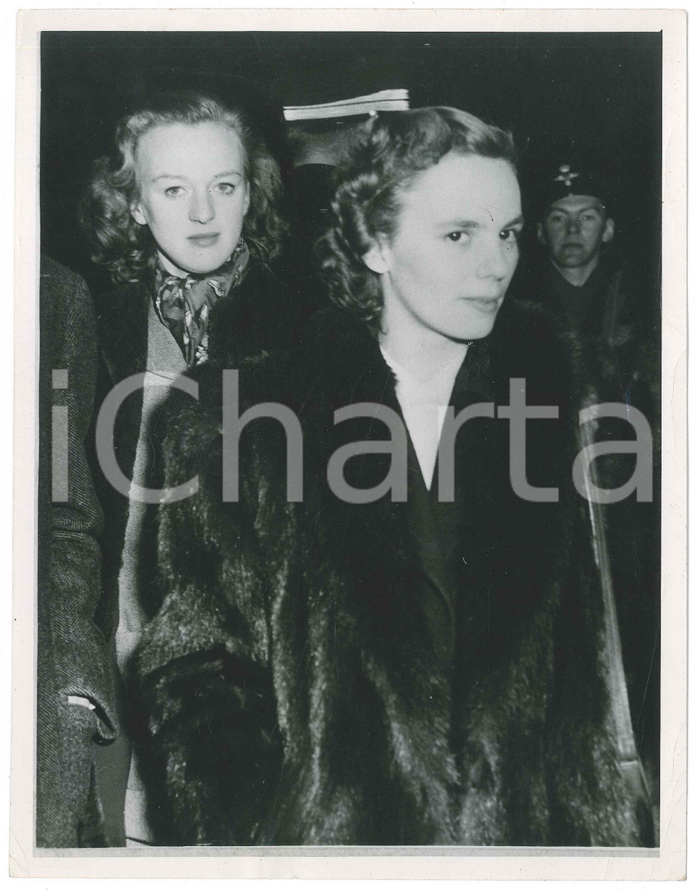 1948 COPENHAGEN Anna di BORBONE-PARMA in partenza con la Principessa Brigitte