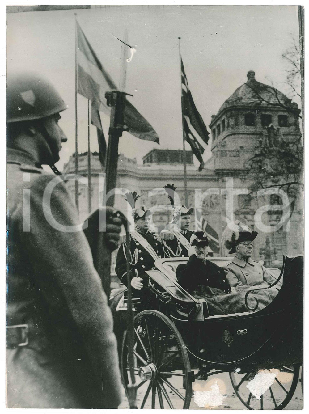 Fotografia d epoca originale 1953 STOCKHOLM King Gustaf Adolf of Sweden and King Aaron of Norway  Photo 1