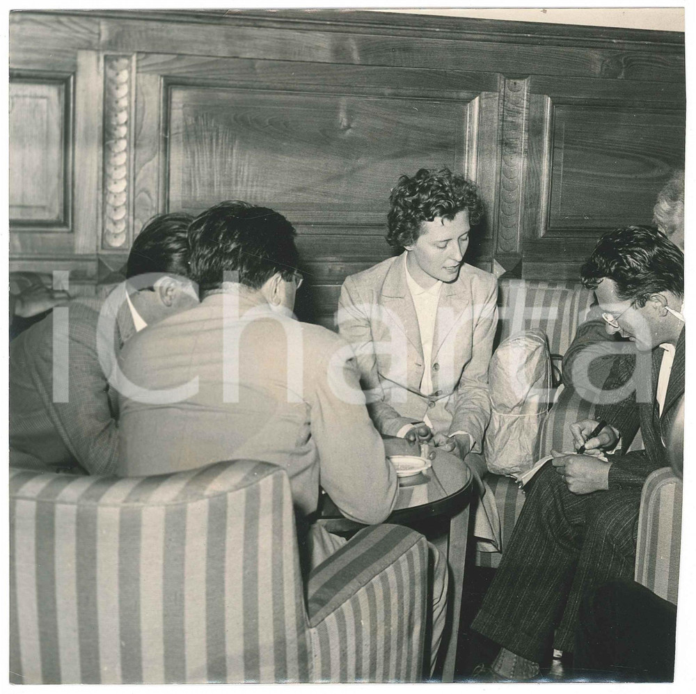 1953 ITALIA - CRONACA Delitto di COURMAYEUR - Jolanda BERGAMO tra i giornalisti