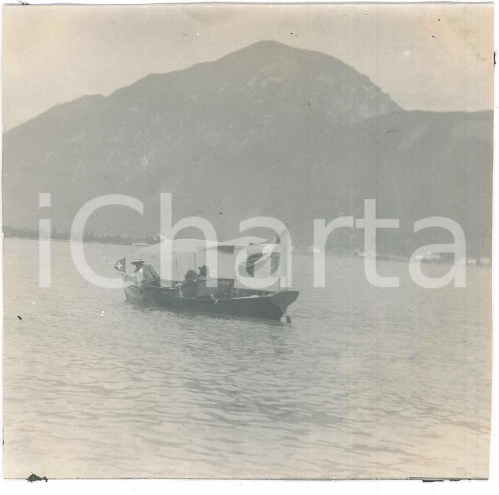 Fotografia d epoca originale 1910 ca LAGO DI LUGANO Famiglia in barca Fotografia ANONIMA 13x13 cm 1