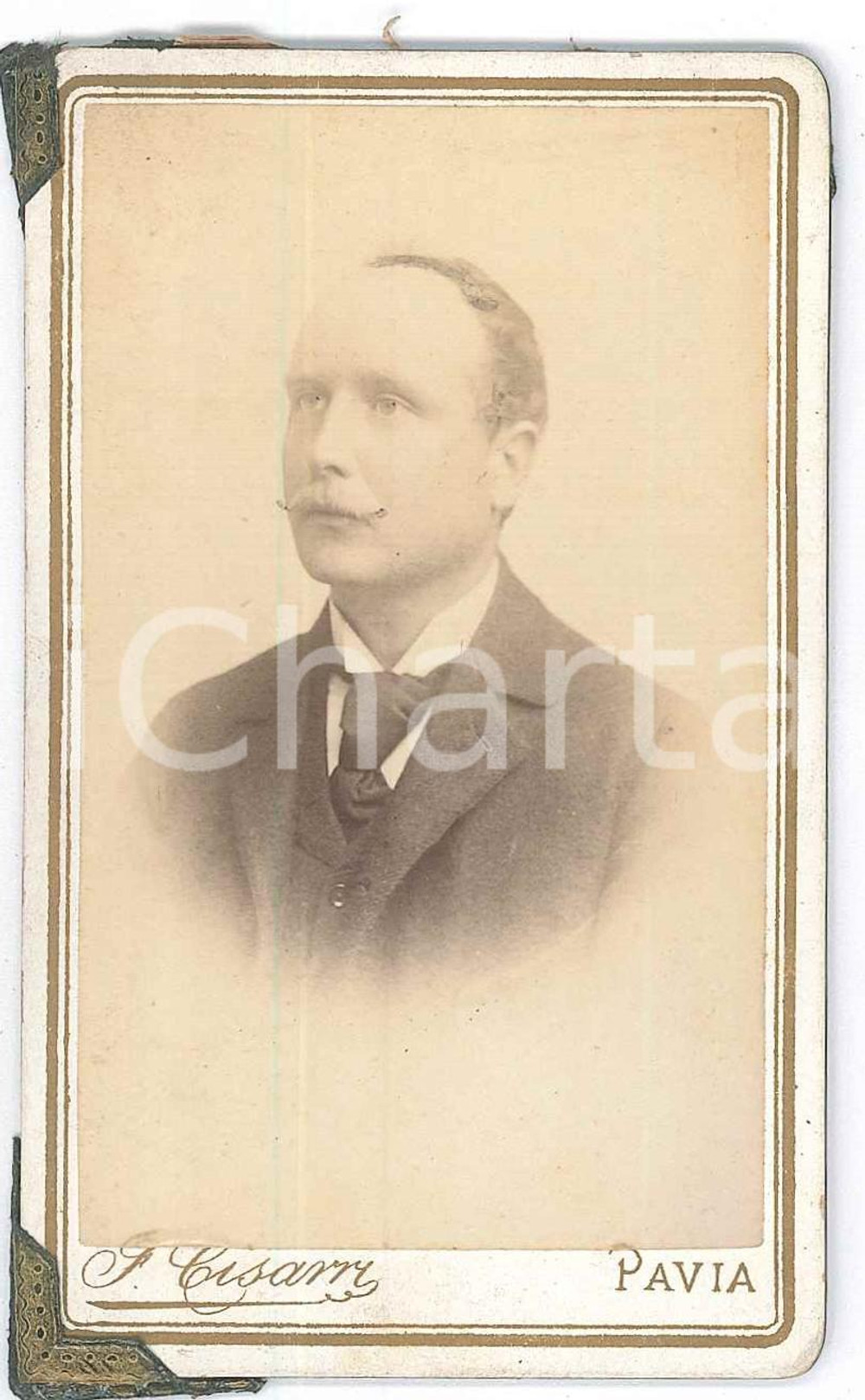 1880 ca. PAVIA -Ritratto maschile abiti eleganti *Foto Francesco CISARRI CDV (1)