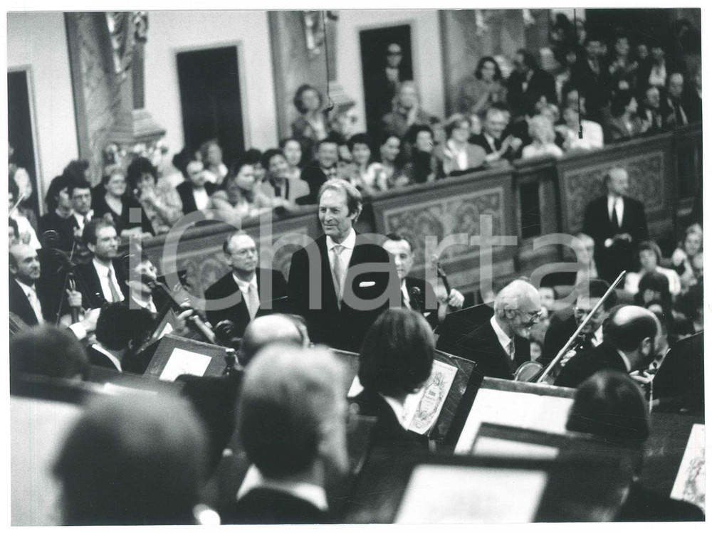 1985 ca WIEN Carlo Maria GIULINI and WIENER PHILARMONIKER Photo 24x17 Fotografia d'epoca.  GOOD/buono  Formato: 24x17 cm originale e autentica 1