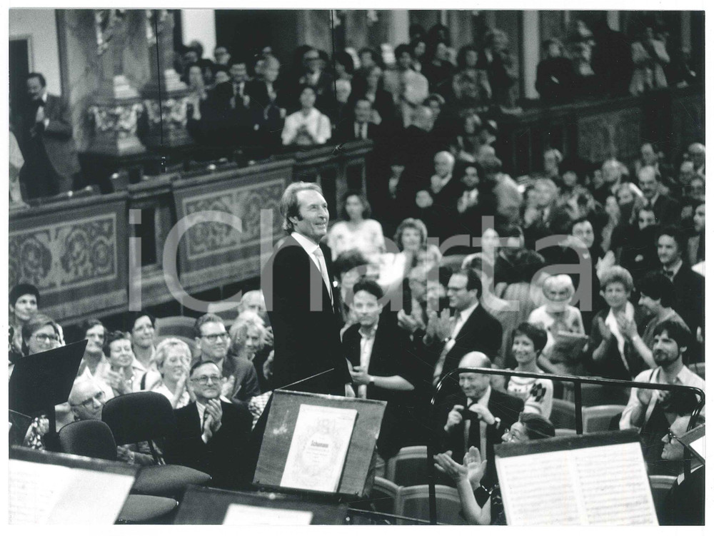 1985 ca WIEN Carlo Maria GIULINI and WIENER PHILARMONIKER Photo 24x17 (4) Fotografia d'epoca.  GOOD/buono  Formato: 24x17 cm originale e autentica 1