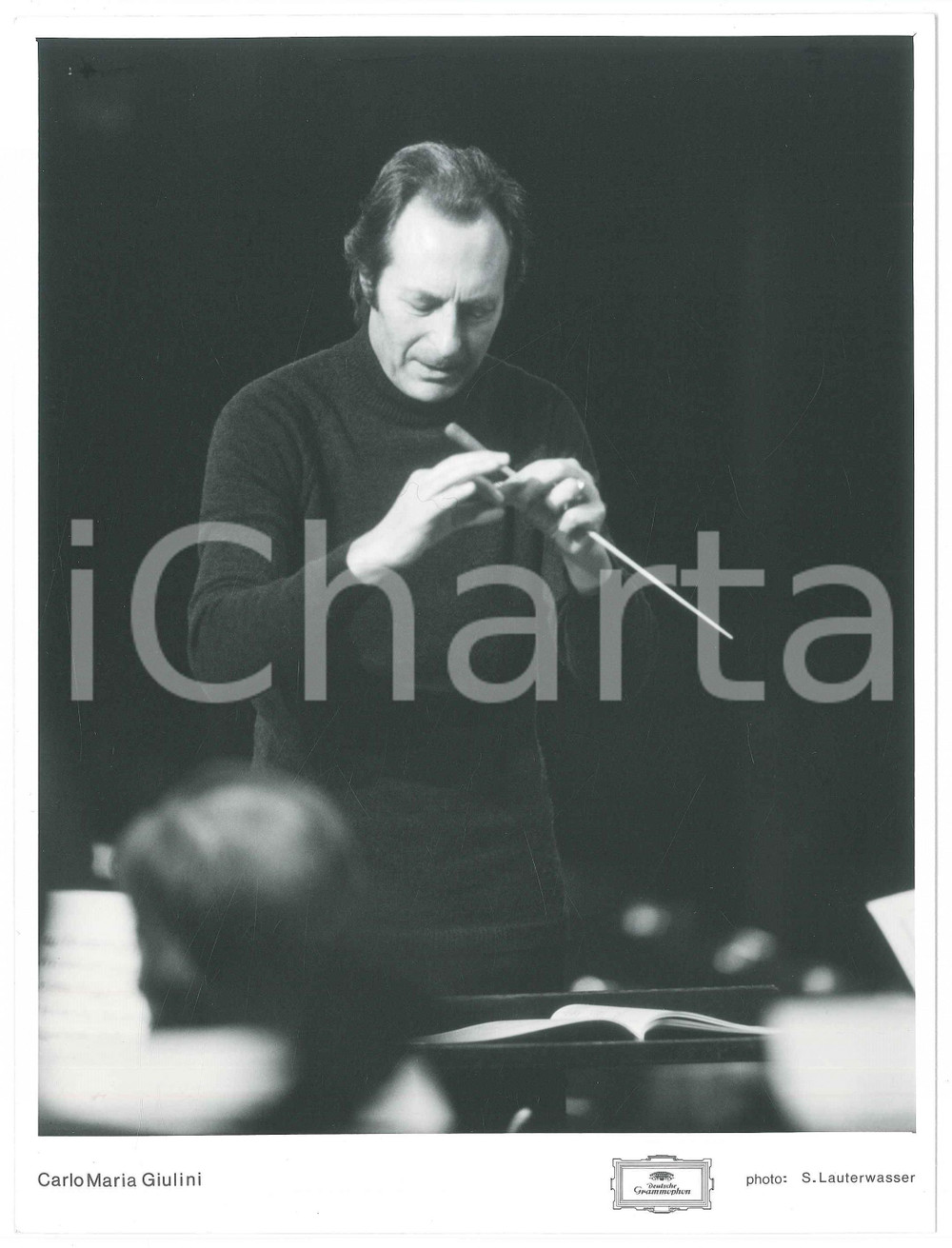 1990 ca MUSICA CLASSICA Carlo Maria GIULINI Ritratto durante le prove - Foto (3) Fotografia di agenzia.  GOOD/buono  Formato: 18x23 cm originale e autentica 1