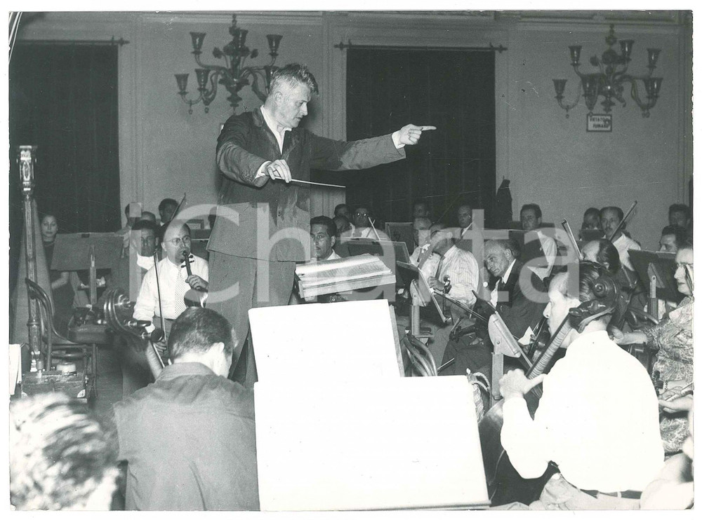 Fotografia d epoca originale 1990 ca MUSICA CLASSICA Gianandrea GAVAZZENI dirige orchestra  Foto 18x13 1 1