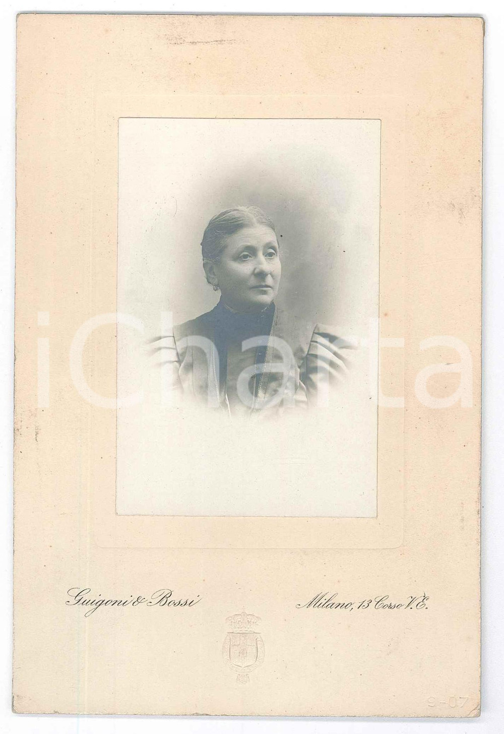 1905 ca MILANO Ritratto di donna *Foto GUIGONI & BOSSI 11x16 cm Fotografia d'epoca, su cartoncino rigido. FOTOGRAFO: Guigoni &amp; Bossi - Milano GOOD/buono  Formato: 11x16 cm originale e autentica 1