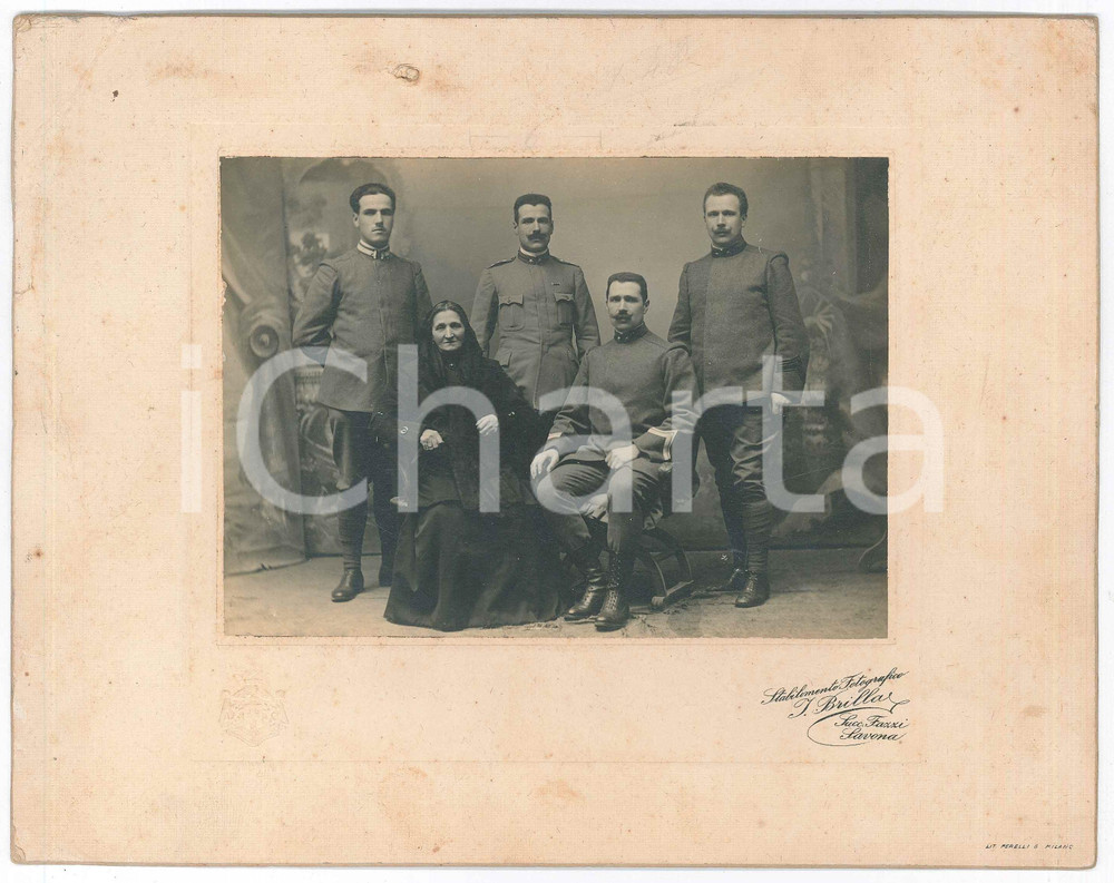Fotografia d epoca originale 1910 ca SAVONA Donna vestita a lutto con i 4 figli soldati Foto BRILLA 24x19 1