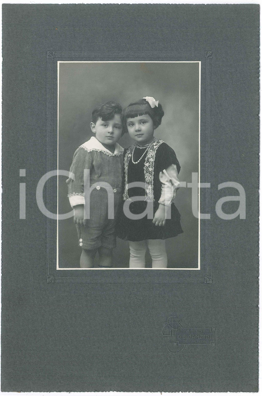 Fotografia d epoca originale 1915 ca MILANO Ritratto di due fratellini Foto G. B. GANZINI 18x26 cm 1