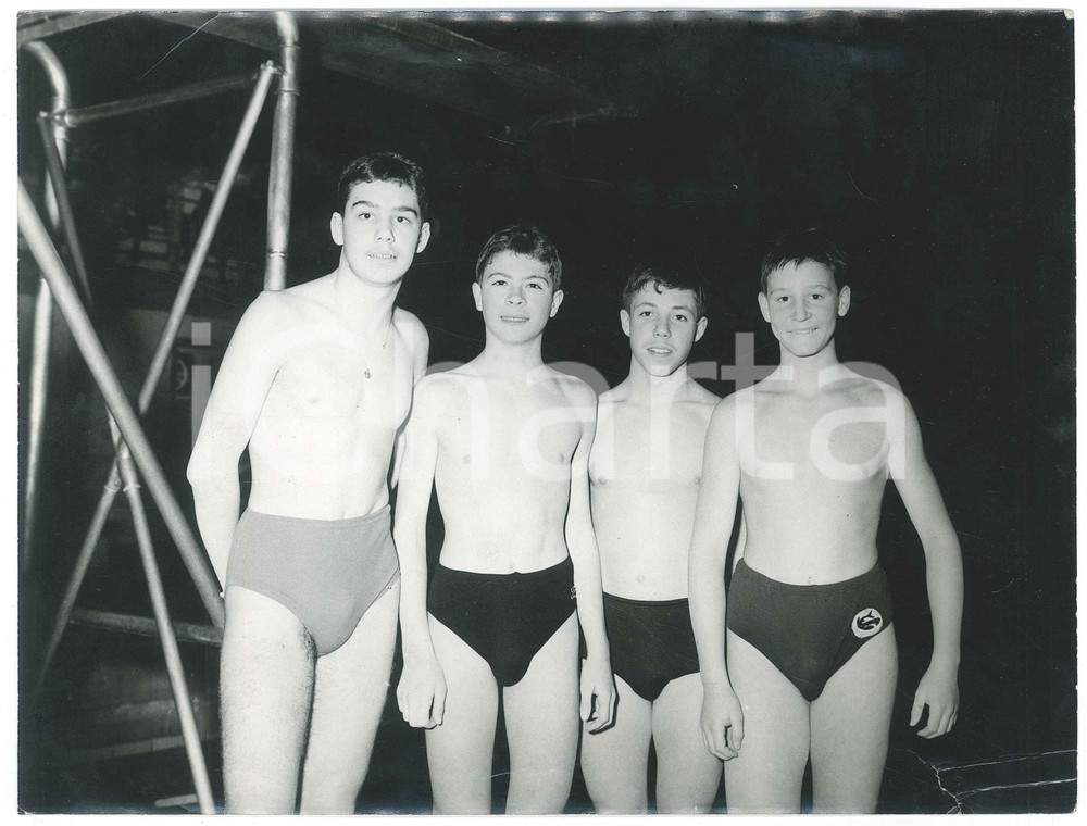 1970 ca MILANO Centro NUOTO CONI - Giovani allievi nuotatori - Foto 24x18