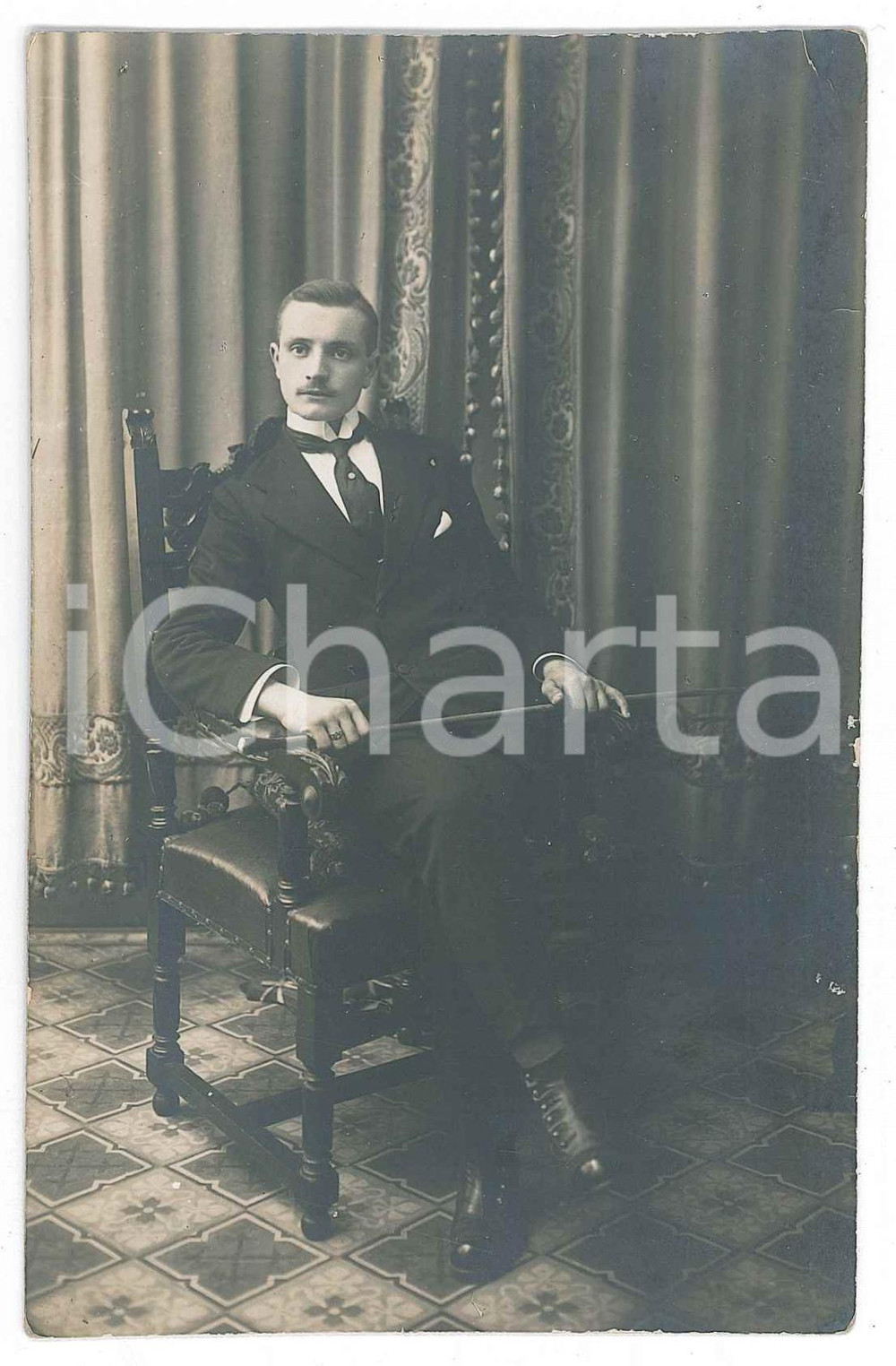 1920 ca MILANO Ritratto di giovane uomo con bastone - Foto Amos CASIRAGHI