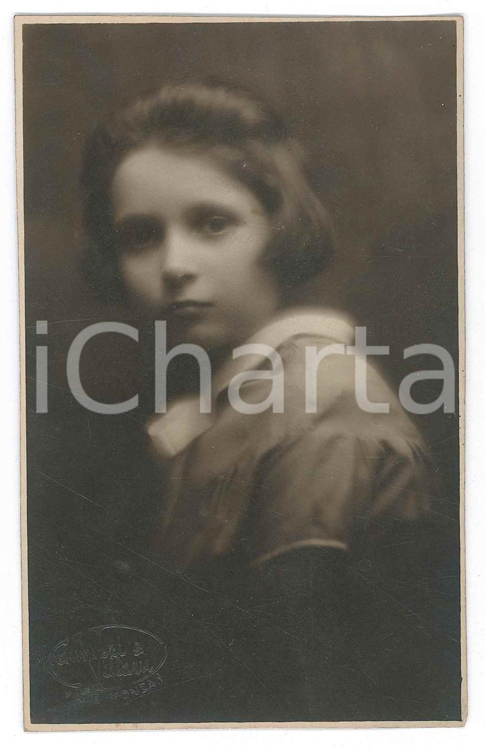 Fotografia d epoca originale 1930 ca MILANO Ritratto di bambina di profilo Foto CAMUZZI & VILLANI 9x14 cm 1