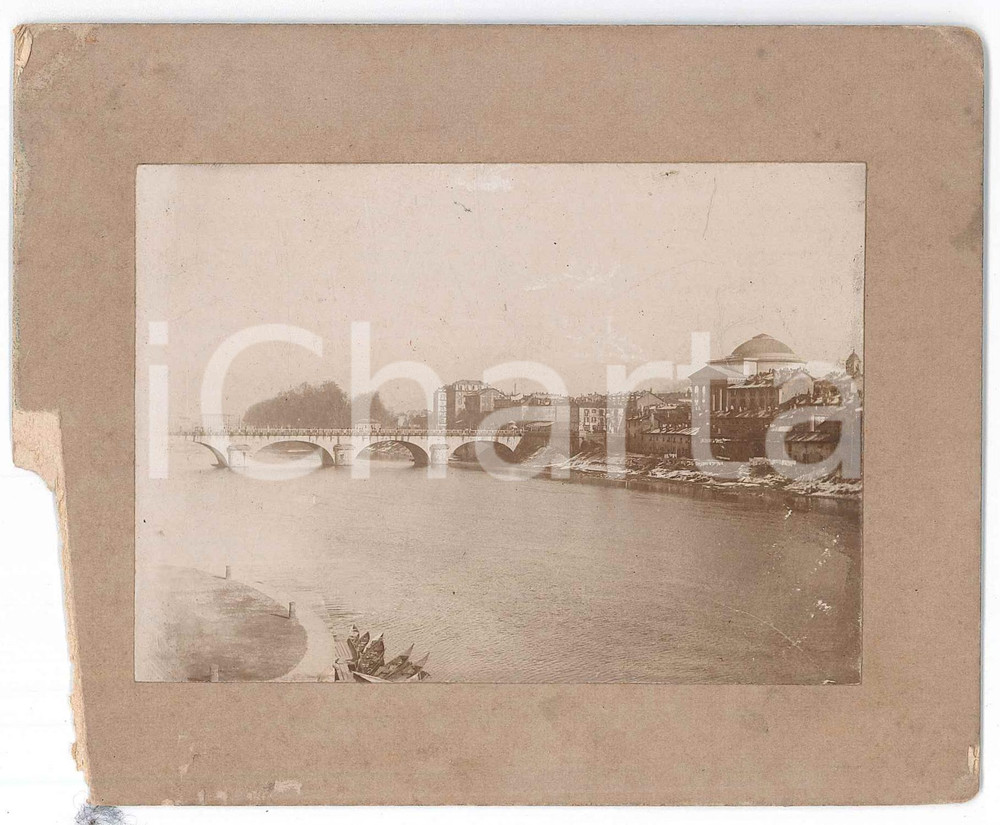 1900 ca TORINO Ponte Vittorio Emanuele I e chiesa GRAN MADRE - Foto DANNEGGIATA Fotografia d'epoca, su cartoncino rigido. VERY POOR/gravemente danneggiato mancanza al cartoncino Formato: 15x12 cm originale e autentica 1