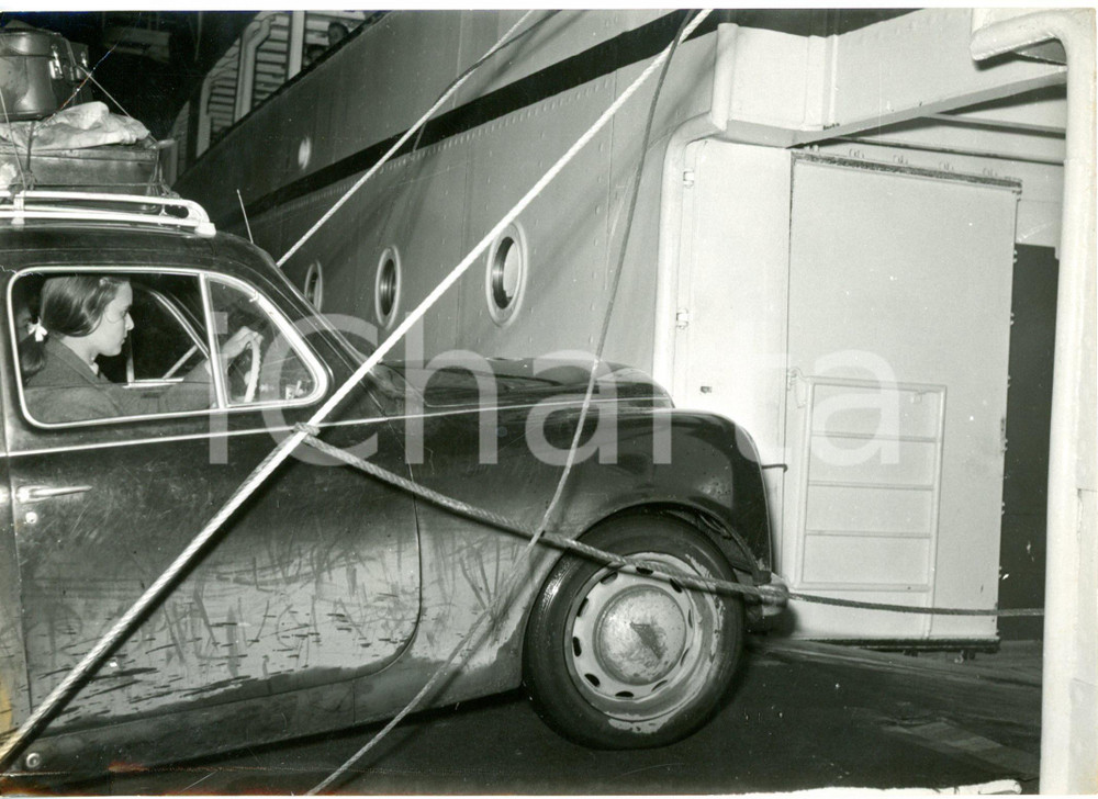 1955 ca PALERMO Imbarco attrice Lucia BOSÈ a bordo di un piroscafo - Foto