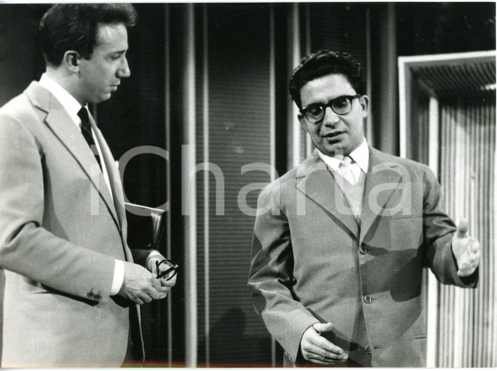 1958 LASCIA O RADDOPPIA? Mike BONGIORNO con il concorrente Pietro SALONNE *Foto