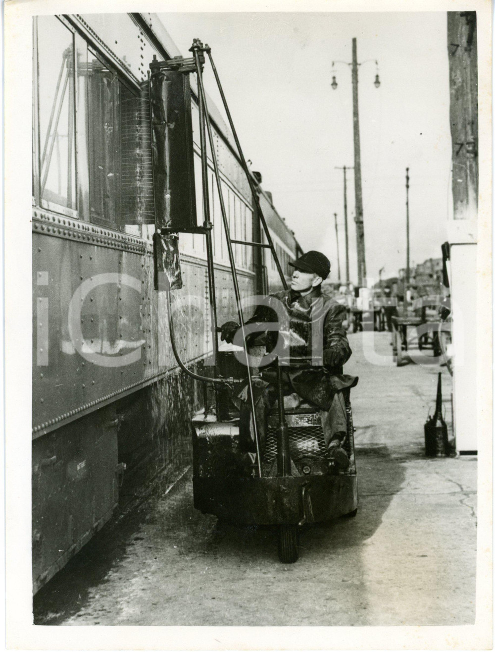1960 ca POCATELLO (IDAHO) New mobile window washer for railway trains *Photo