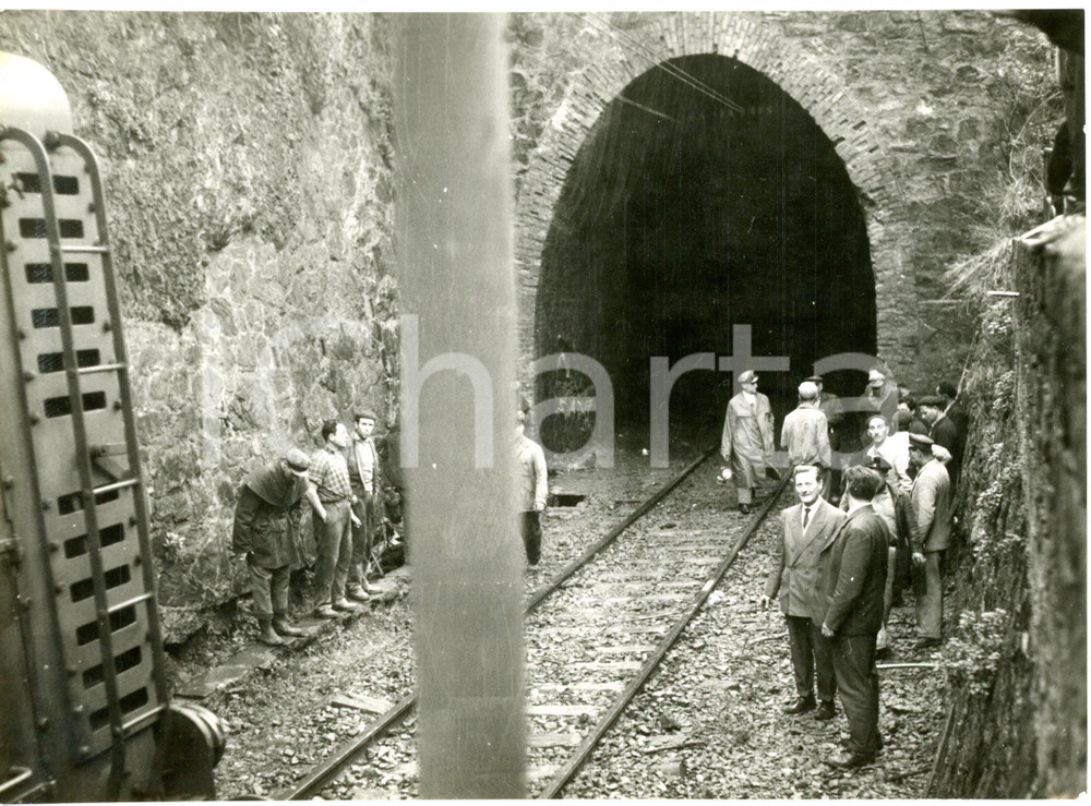 1960 SAVONA-ALBISOLA Deragliamento treno - Personale ferroviario al lavoro