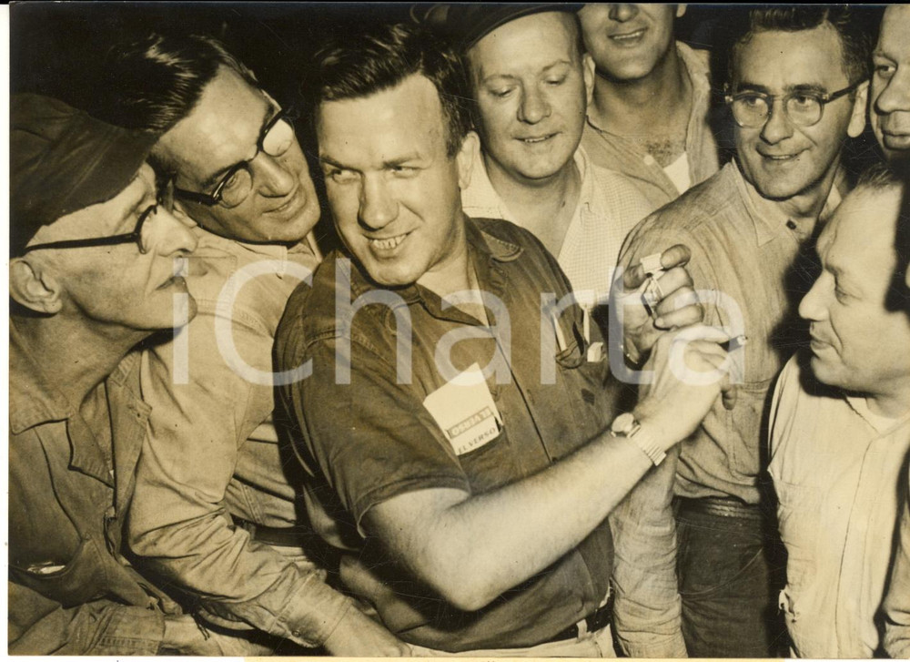 1959 PITTSBURGH Operaio MESTA MACHINERY mostra orologio donato da Nikita KRUSCEV
