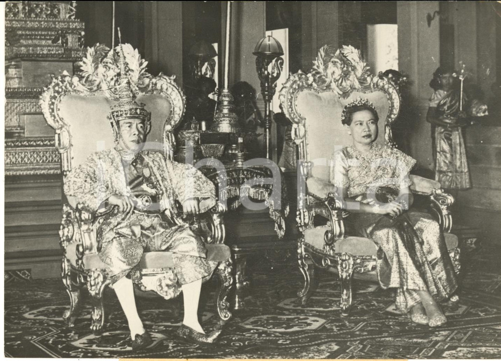 1959 PHNOM PENH (CAMBOGIA) Re Norodom SURAMATIT e regina nella Sala del Trono