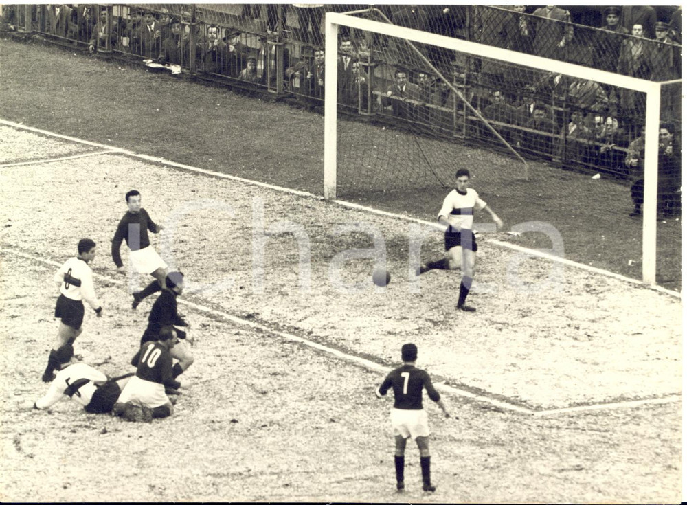 1957 CALCIO SERIE A MILAN BOLOGNA 1-0 Cesare MALDINI in difesa *Foto 18x13