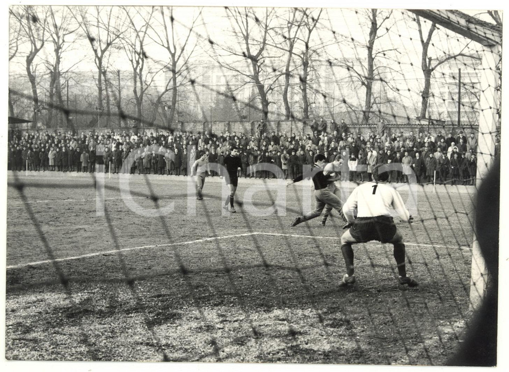 1963 TORINO CALCIO Allenamento NAZIONALE e JUVENTUS - Sandro MAZZOLA in azione