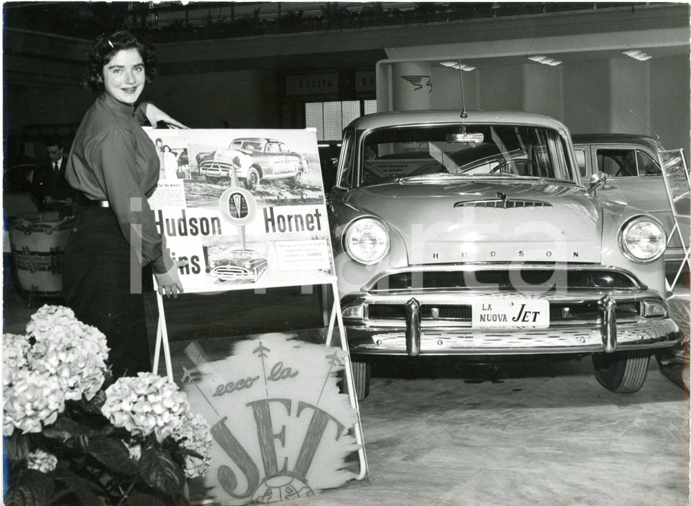 1953 TORINO 35° Salone dell'Automobile - Modella presenta nuova HUDSON JET *Foto