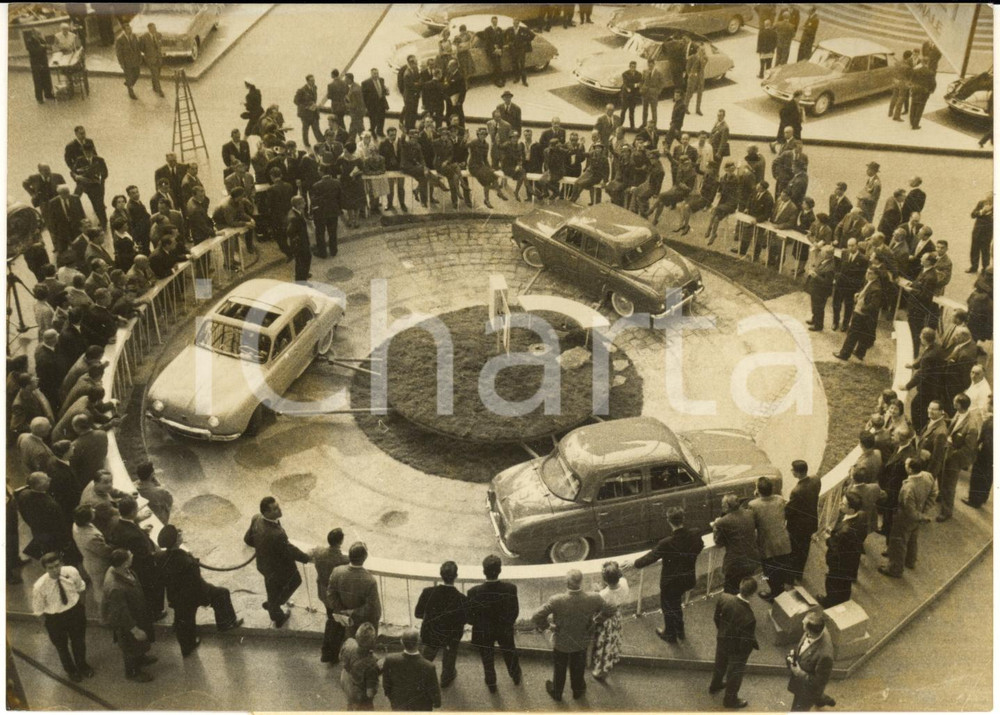 1959 PARIS Salon de l'Automobile - La "Ronde des Dauphines" *Photo 18x13 cm