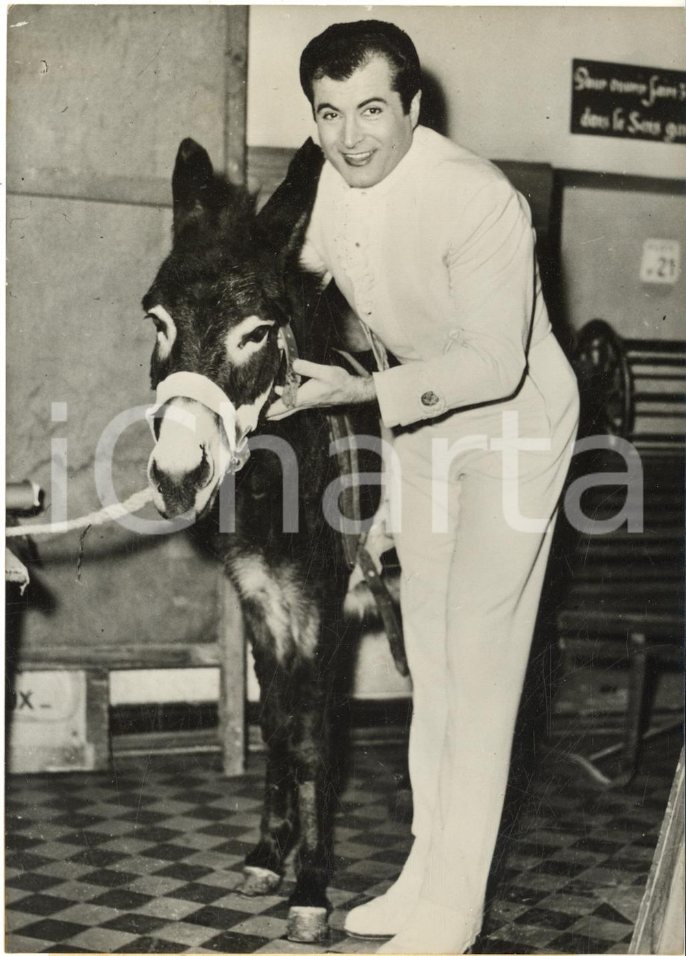 1959 TOULON OPERA Rudy HIRIGOYEN avec le petit âne de "Le chanteur de Mexico"