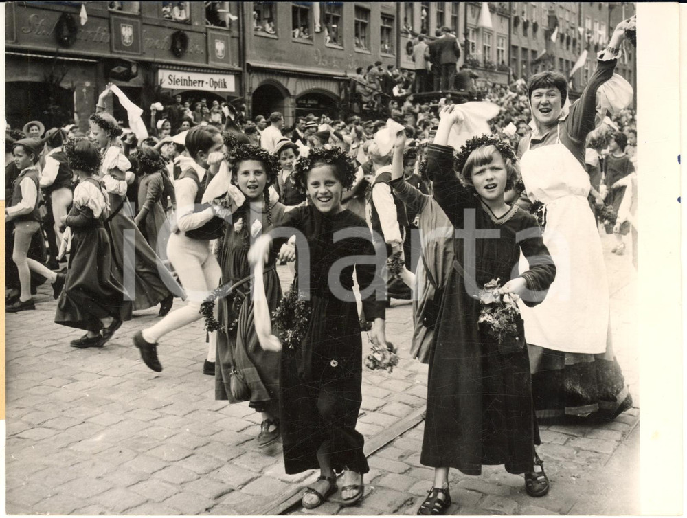 1953 LANDSHUT (D) Historical "Prince's Wedding of 1475" - Children *Photo 20x15
