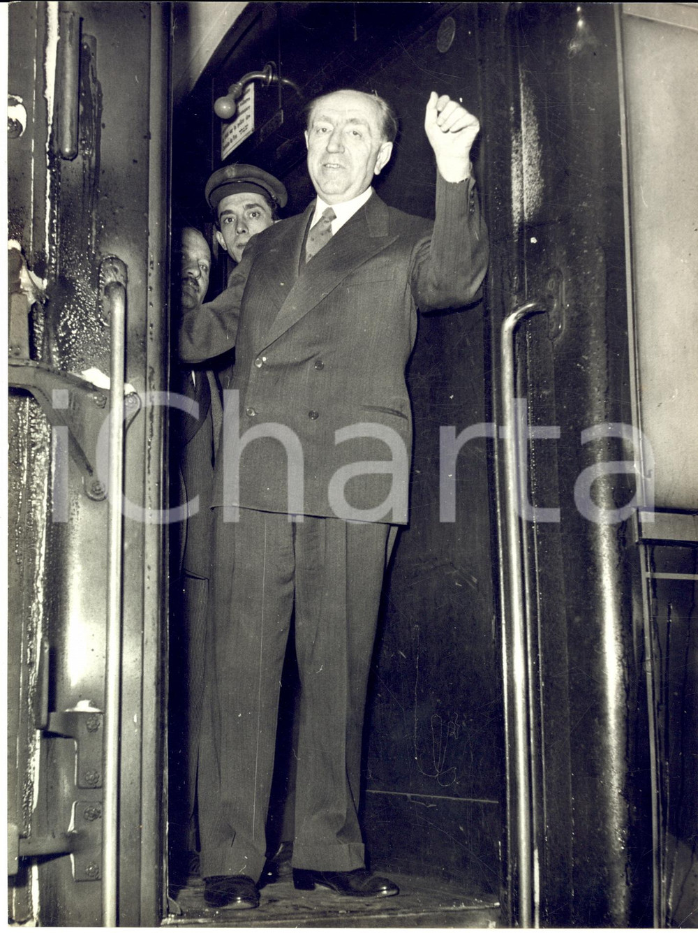 1956 GENOVA Ministro Ezio VANONI in partenza alla stazione *Foto 18x24 cm