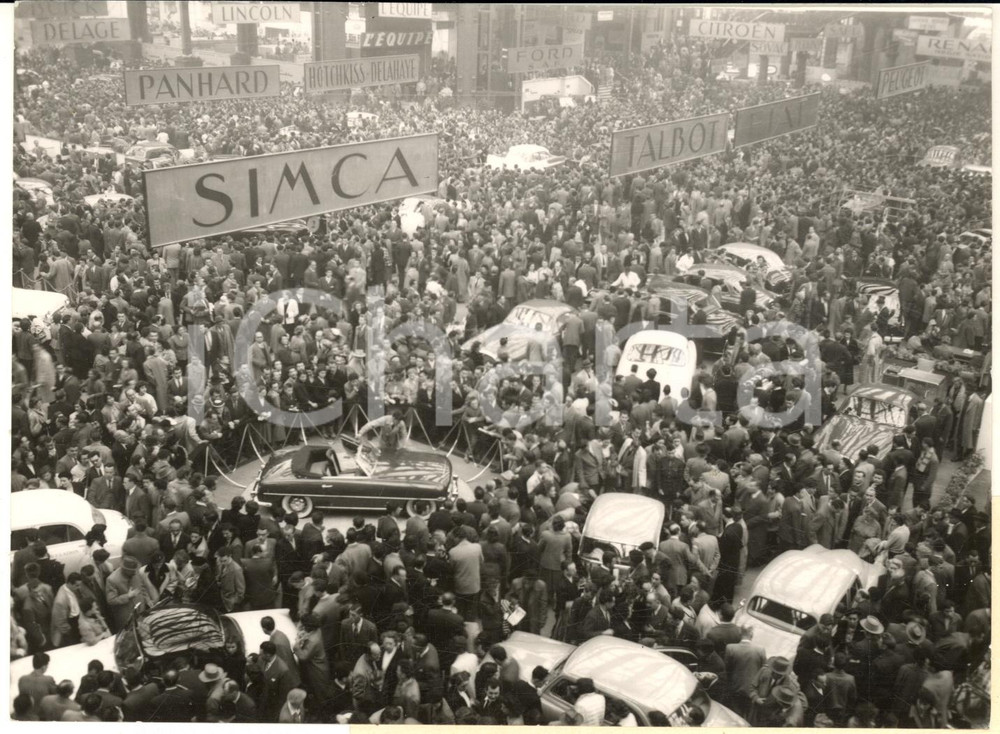 1954 PARIS Salon de l'Automobile - La foule du dimanche *Photo 18x13 cm