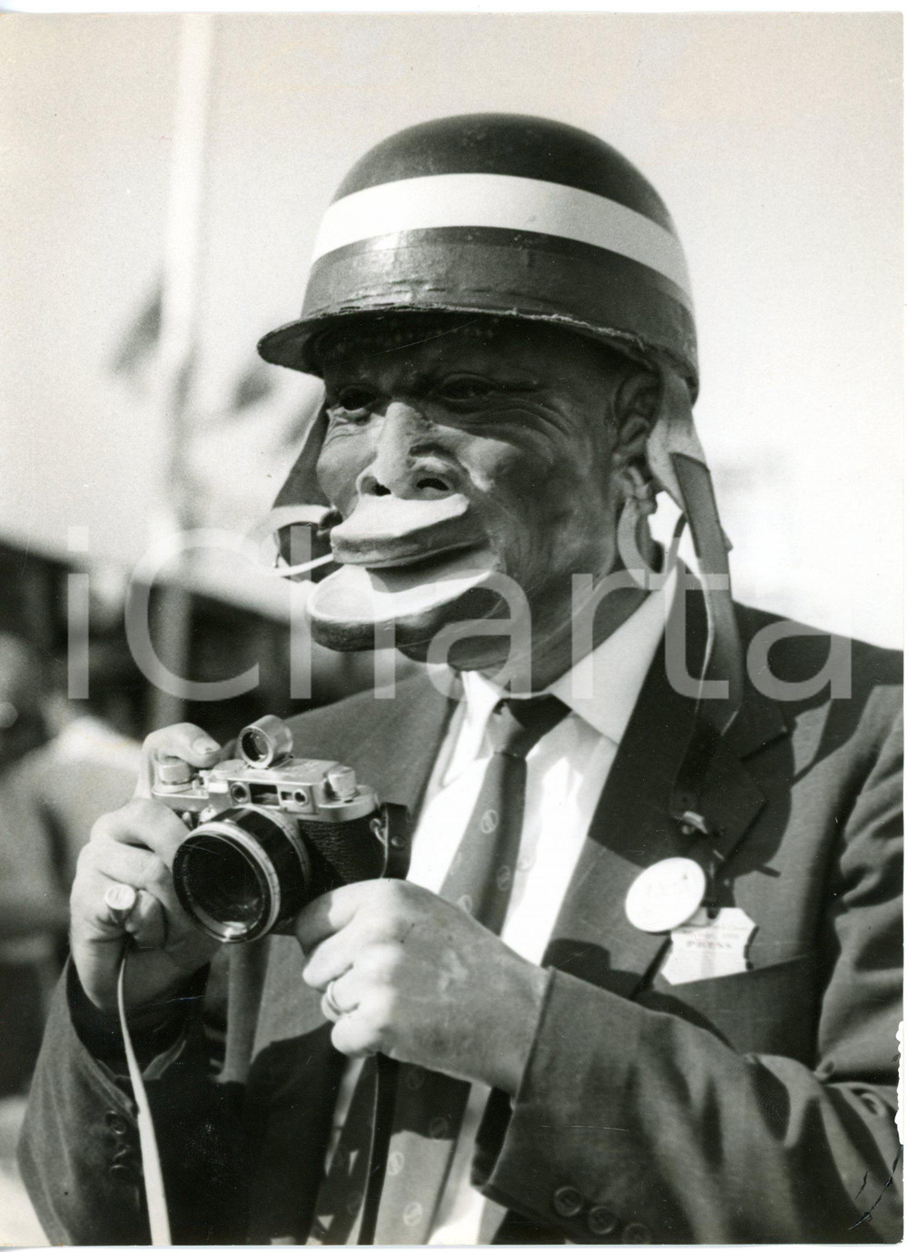1959 CHICHESTER (UK)  Ethiopian Mursi man at the Goodwood Circuit - Photo