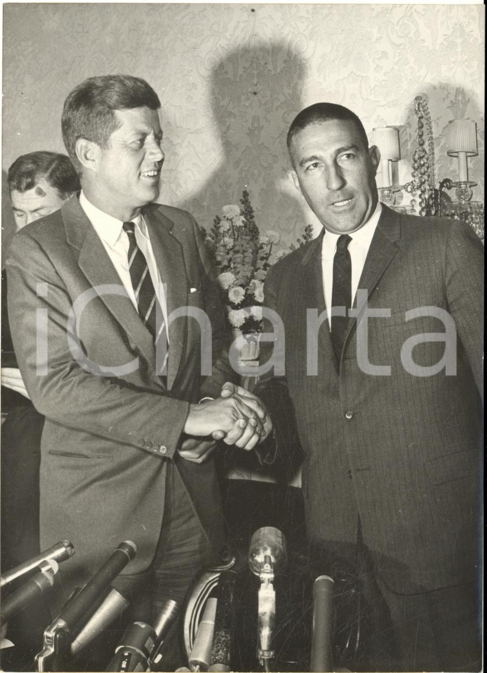 1960 NEW YORK John F. KENNEDY presenta alla stampa Stewart Lee UDALL *Foto