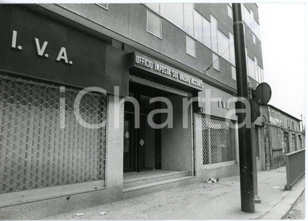1972 MILANO Via Ugo Bassi - Il nuovo Ufficio IVA - Fotografia 18x13 cm