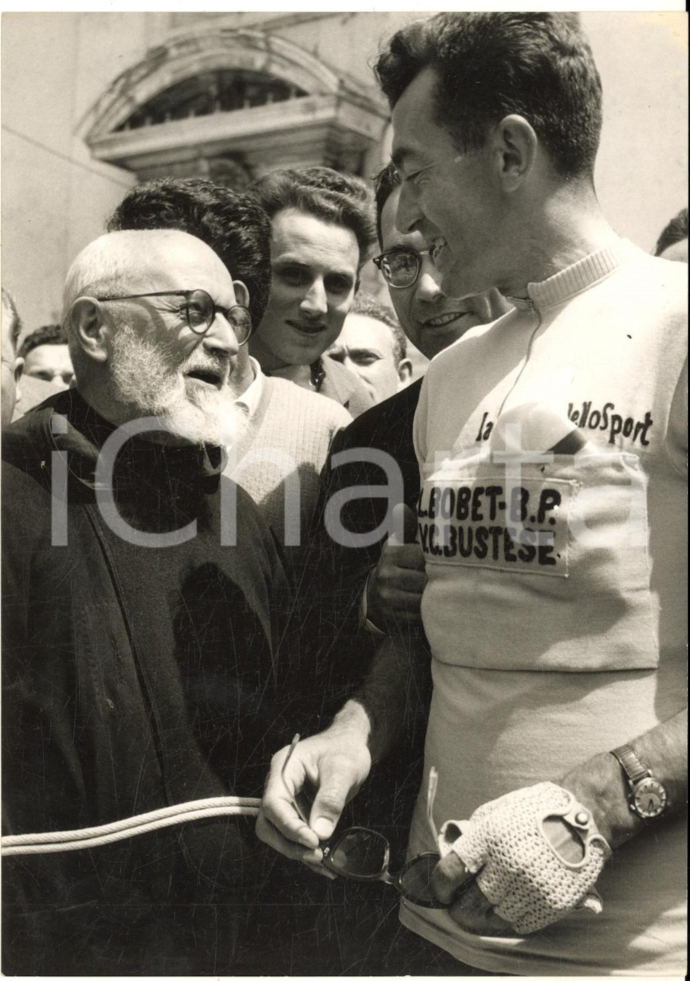 1957 CICLISMO GIRO D'ITALIA LORETO Louison BOBET con un frate alla partenza 