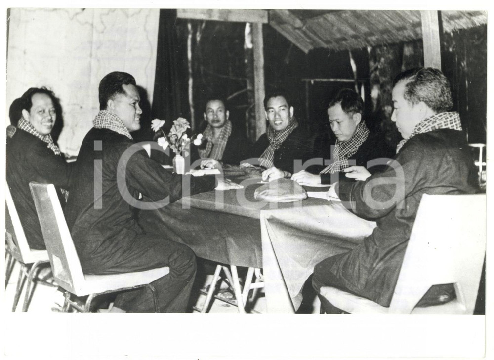 1975 ca CAMBOGIA Primo Consiglio di Gabinetto del GRUNK - Norodom SIHANOUK *Foto