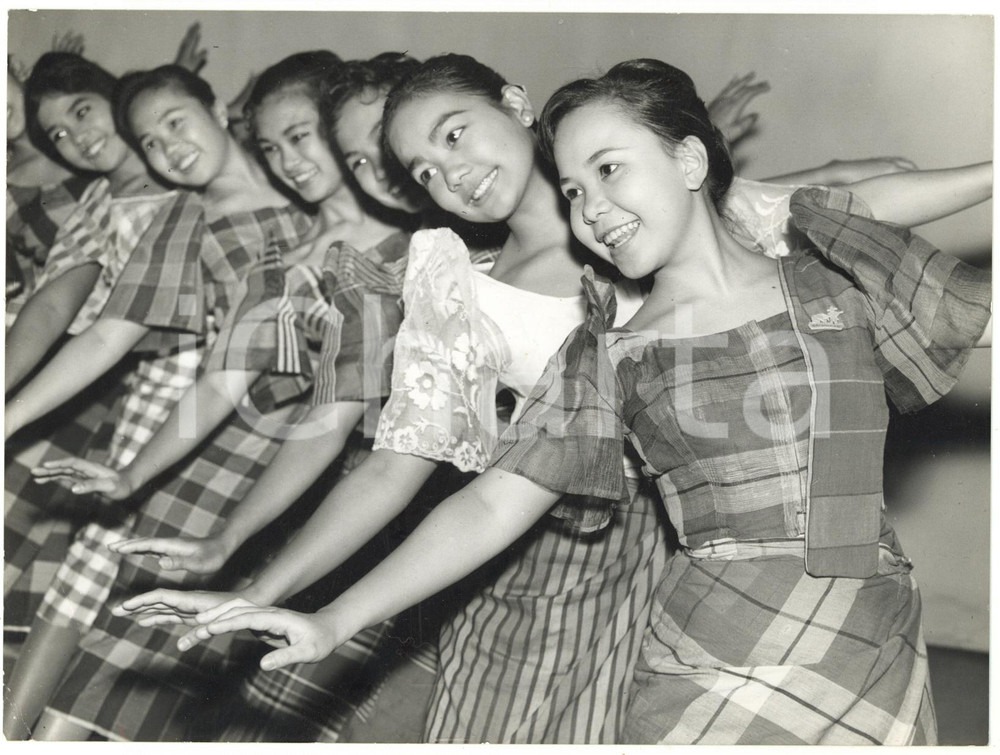 1960 LONDON Palace Theatre - Performance of Bayanihan Philippine Dance Company