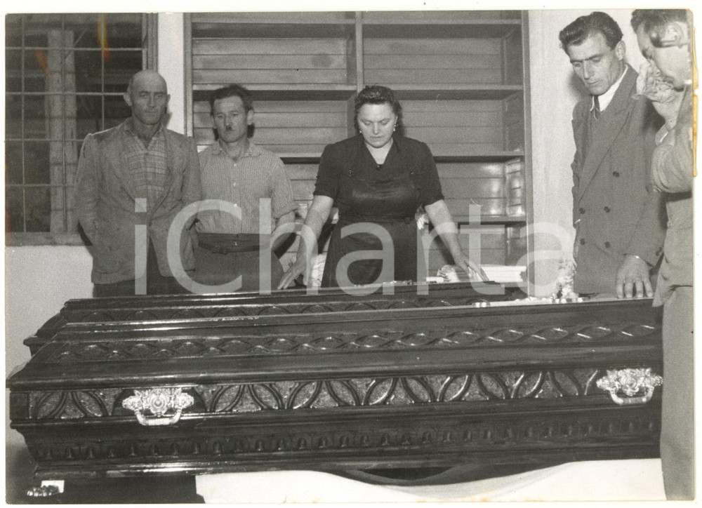 1955 TIONE DI TRENTO Camera ardente operai travolti da una frana *Foto 18x13