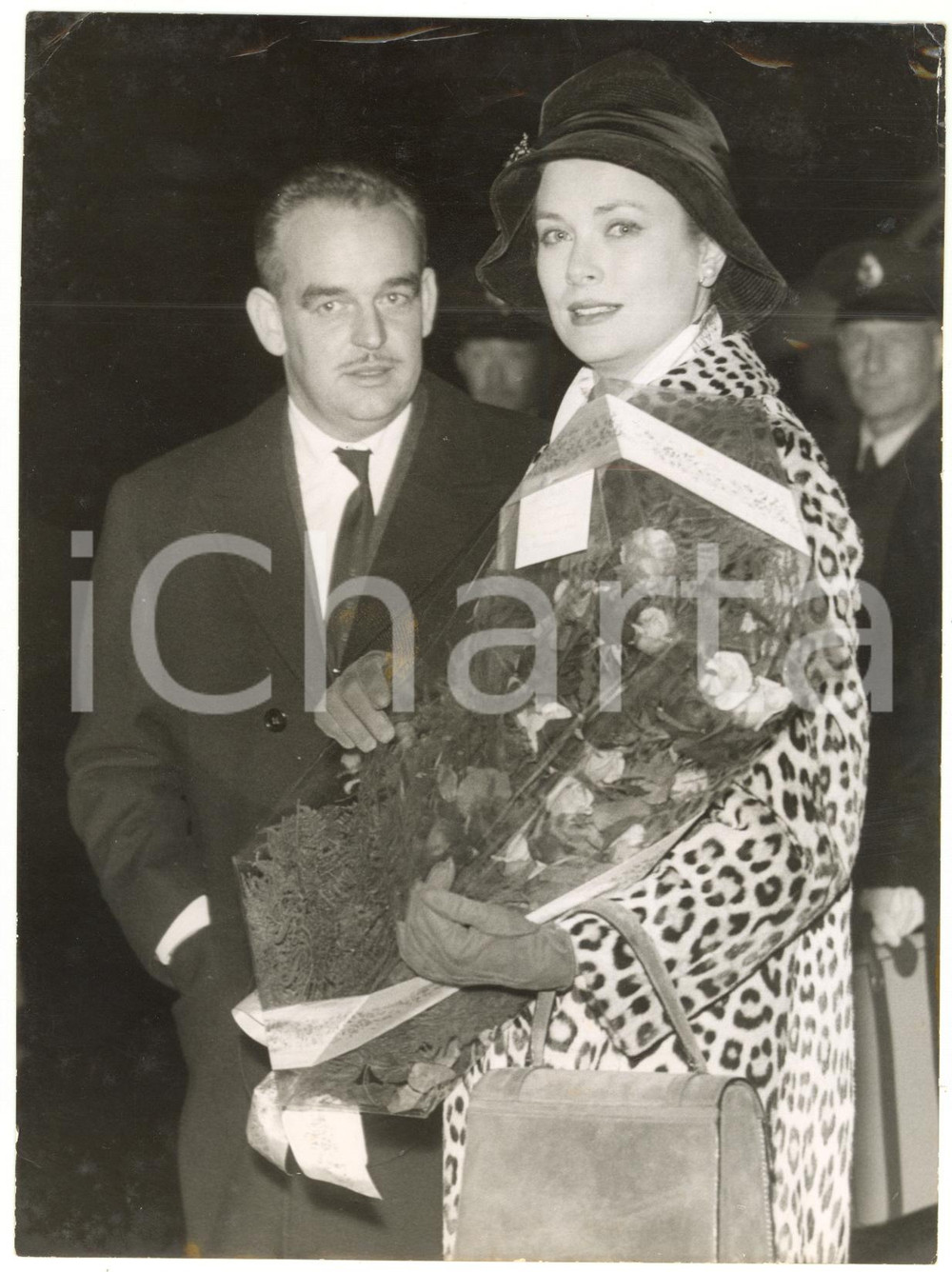 1959 GATWICK AIRPORT (UK) Arrival of Grace KELLY and Ranieri III di Monaco