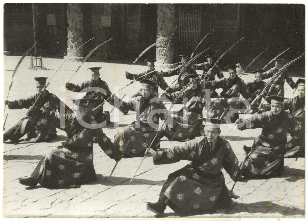 1957 QUFU (CHINA) The traditional dance of Confucius in the temple *Photo