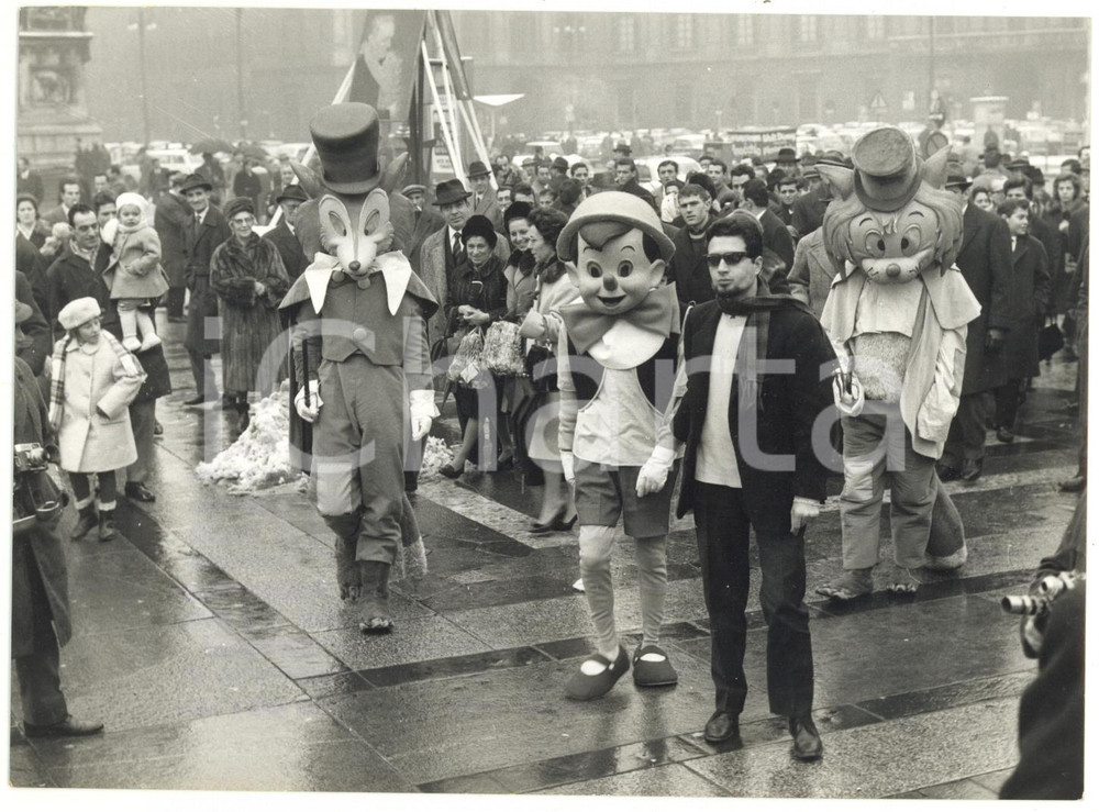 1963 MILANO PIAZZA DUOMO - NATALE Le maschere di "Pinocchio"- Foto 18x13