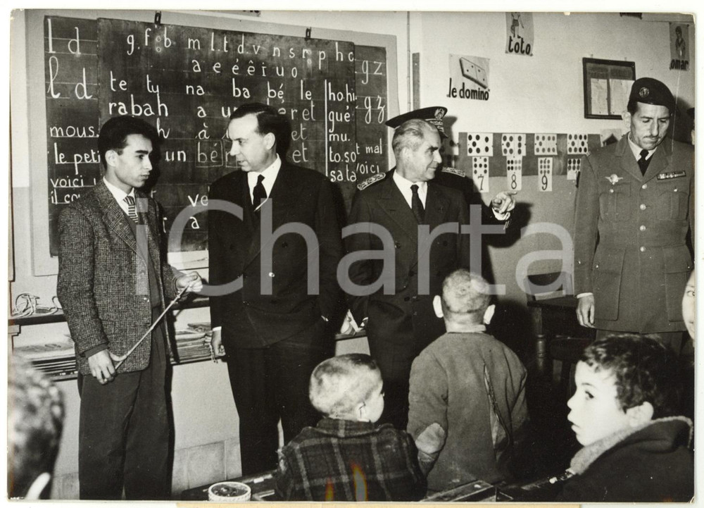 1959 BUQARA (ALGERIA) Michel DEBRÉ Jacques MASSU visiting a local school *Photo