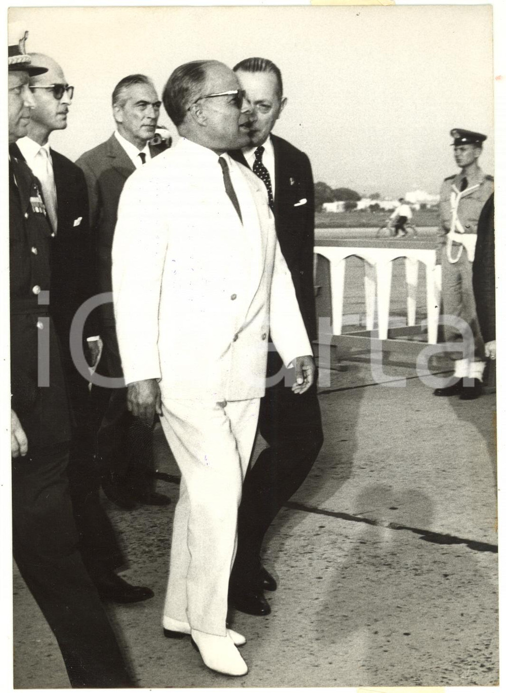 1959 Aereoporto ROMA - Arrivo di Habib BOURGHIBA accolto da Alberto FOLCHI *Foto