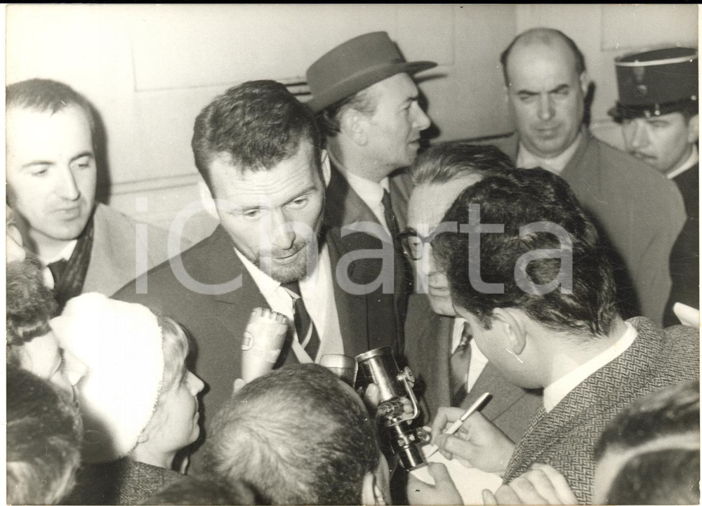 1960 PARIS Procès COMPLOT D'ALGER Pierre LAGAILLARDE sort de prison - Photo