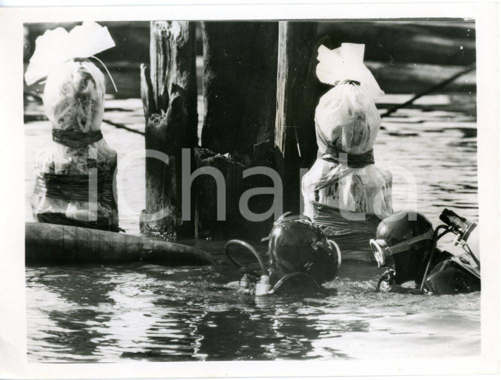 1961 STOCKHOLM Harbor - Rescue of Swedish warship "WASA" - Frogmen at work