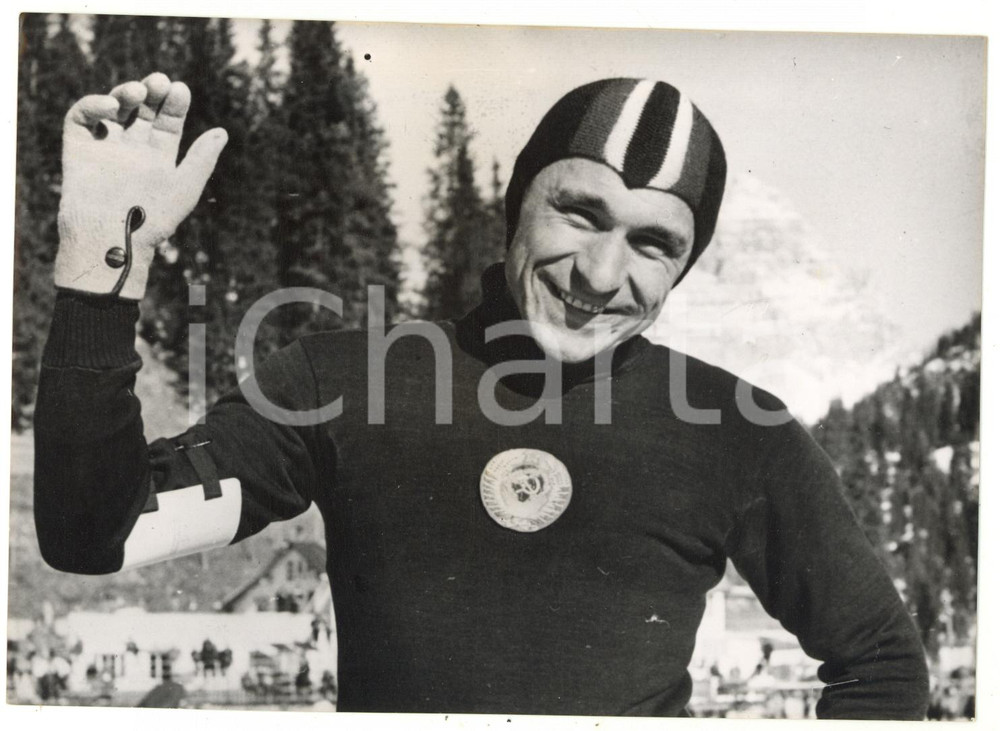 1956 OLIMPIADI CORTINA D'AMPEZZO Pattinaggio 500 m - Il vincitore Evgenij GRIŠIN