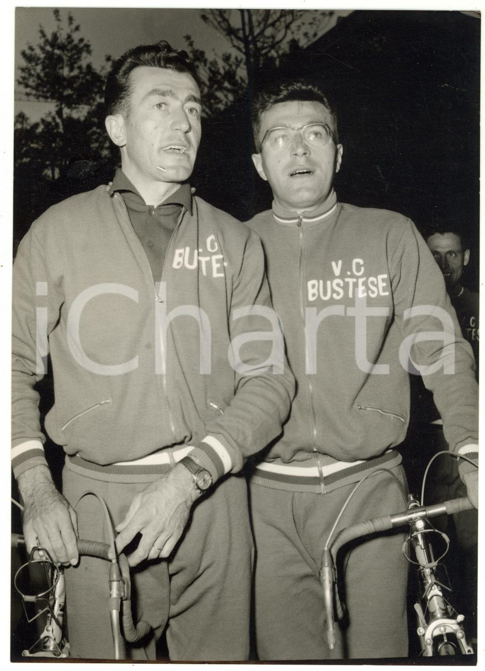 1957 MILANO CICLISMO GIRO D'ITALIA Louison e Jean BOBET alla punzonatura *Foto
