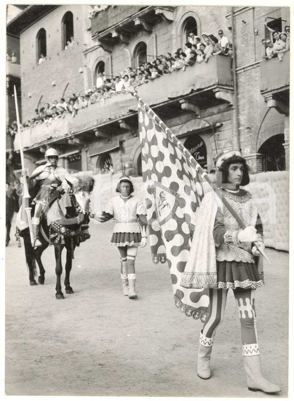 1955 PALIO DI SIENA Paggio maggiore e fantino della Contrada LEOCORNO *Foto