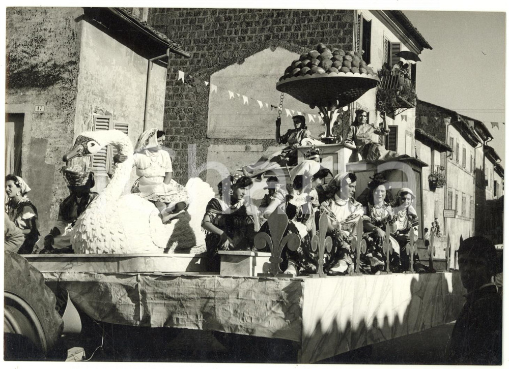 1953 CAPRAROLA - IV Sagra della Nocciola - Carro allegorico con donne in costume